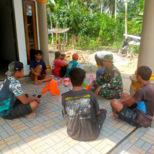 Moment Lebaran Idul Adha, Babinsa Koramil 03/Tpl Lakukan Komsos