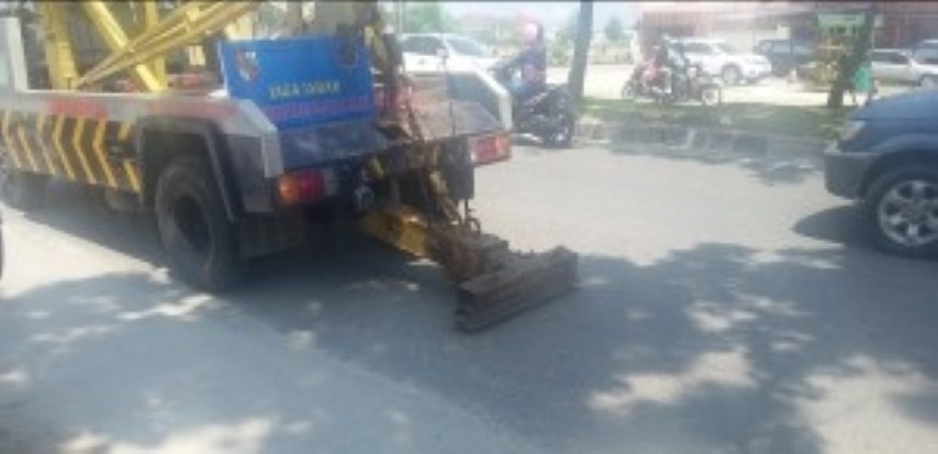 Bersihkan Ranjau Paku, Dishub Pekanbaru Modifikasi Mobil Derek