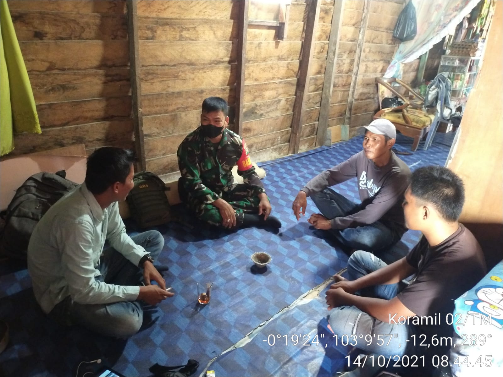 Ciptkan Hubungan Baik, Sertu Syamsir Rutin Komsos bersama Masyarakat Tanjung Pasir