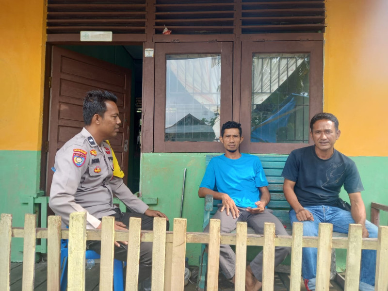 Demi Terlaksananya Pemilu 2024, Bhabinkamtibmas Aipda Denny Hidayat Desa Pungkat Giat Cooling System Untuk Di Sosialisasikan