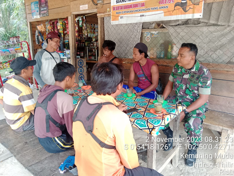 Melalui Komsos, Babinsa Koramil 09/Kmg Lakukan Pencegahan Terhadap Karhutla