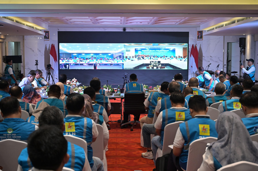 Sukses Amankan Kelistrikan Natal, Dirut PLN Pimpin Siaga Pergantian Tahun Sukses Amankan Kelistrikan Natal, Dirut PLN Pimpin Siaga Pergantian Tahun