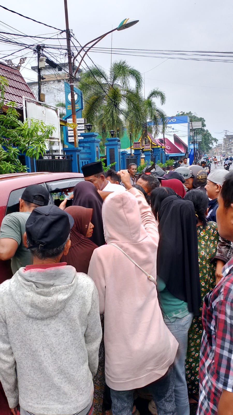 Tebar Keberkahan, Media Investigasi Gelar Pembagian Takjil 250 Nasi Kotak Kepada Masyarakat Tembilahan di Bulan Ramadhan