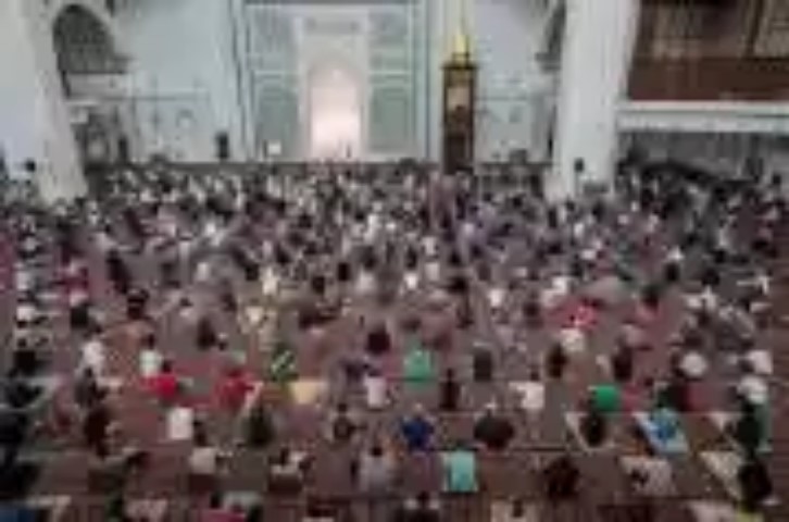 Malaysia Hendak Larang Muslim Transgender Masuk Masjid