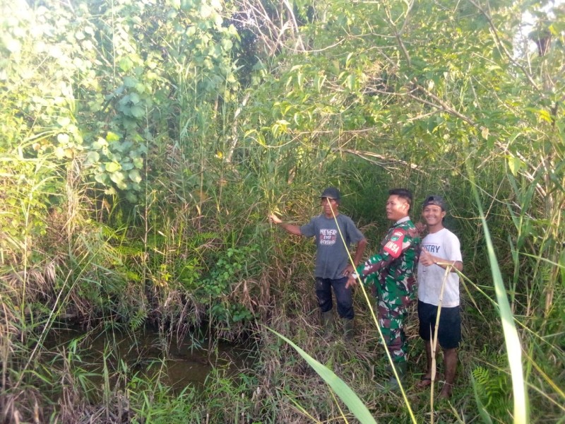 Tak Kenal Libur, Babinsa Koramil 03/Tpl Jalankan Patroli Tapal Batas Wilayah Terpadu