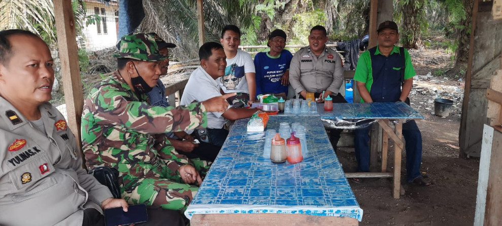 Sinergitas TNI-Polri di Wilayah Koramil 03/Tpl Sambangi Warga, Beri Imbauan Kamtibmas Menjelang Pemilu 2024