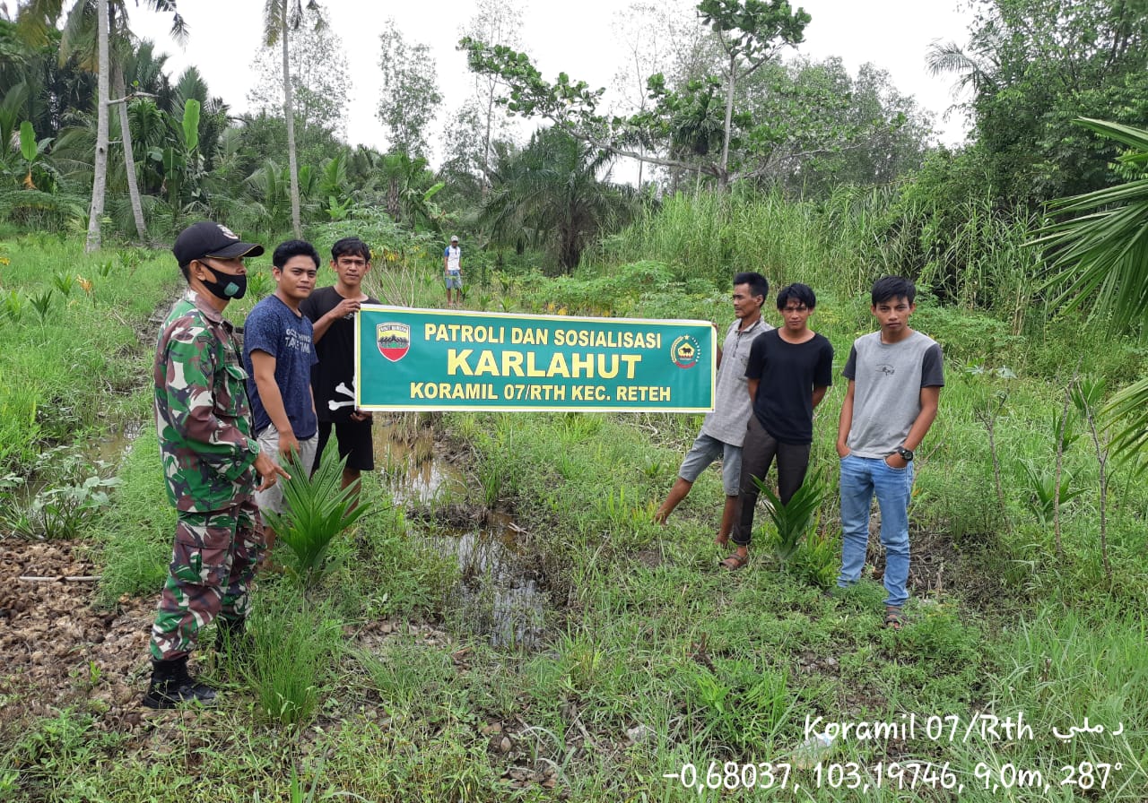 Peduli Terhadap Sekitar, Babinsa Koramil 07/Reteh Rutin Lakukan Patroli
