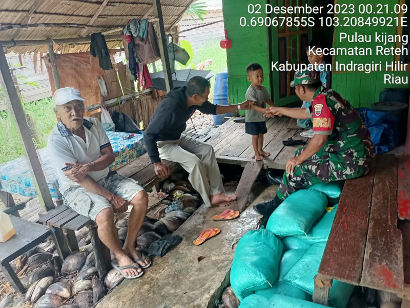 Koramil 07/Reteh Lakukan Komsos Terkait Ketahanan Desa Bersama Masyarakat