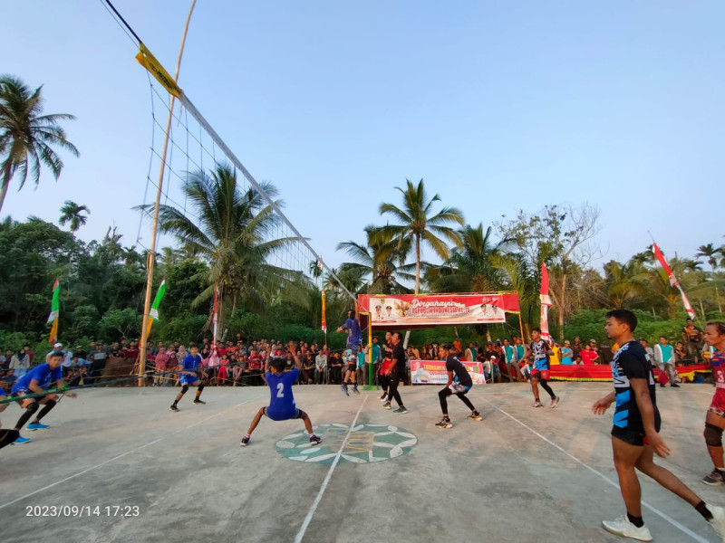 Dalam Laga Final Turnamen Volly Sungai Intan, Desa Jaya Bhakti Raih Juara Pertama