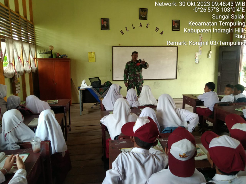 Guna Memahami Tiap Butir-Butir Pancasila, Babinsa 03/Tpl Perkenalkan Hexagon Pancasila Kepada Siswa Siswi Sekolah Dasar