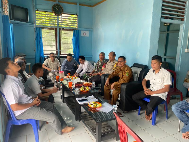 Babinsa Koramil 09/Kemuning: Membangun Harmoni di Desa Kemuning Tua