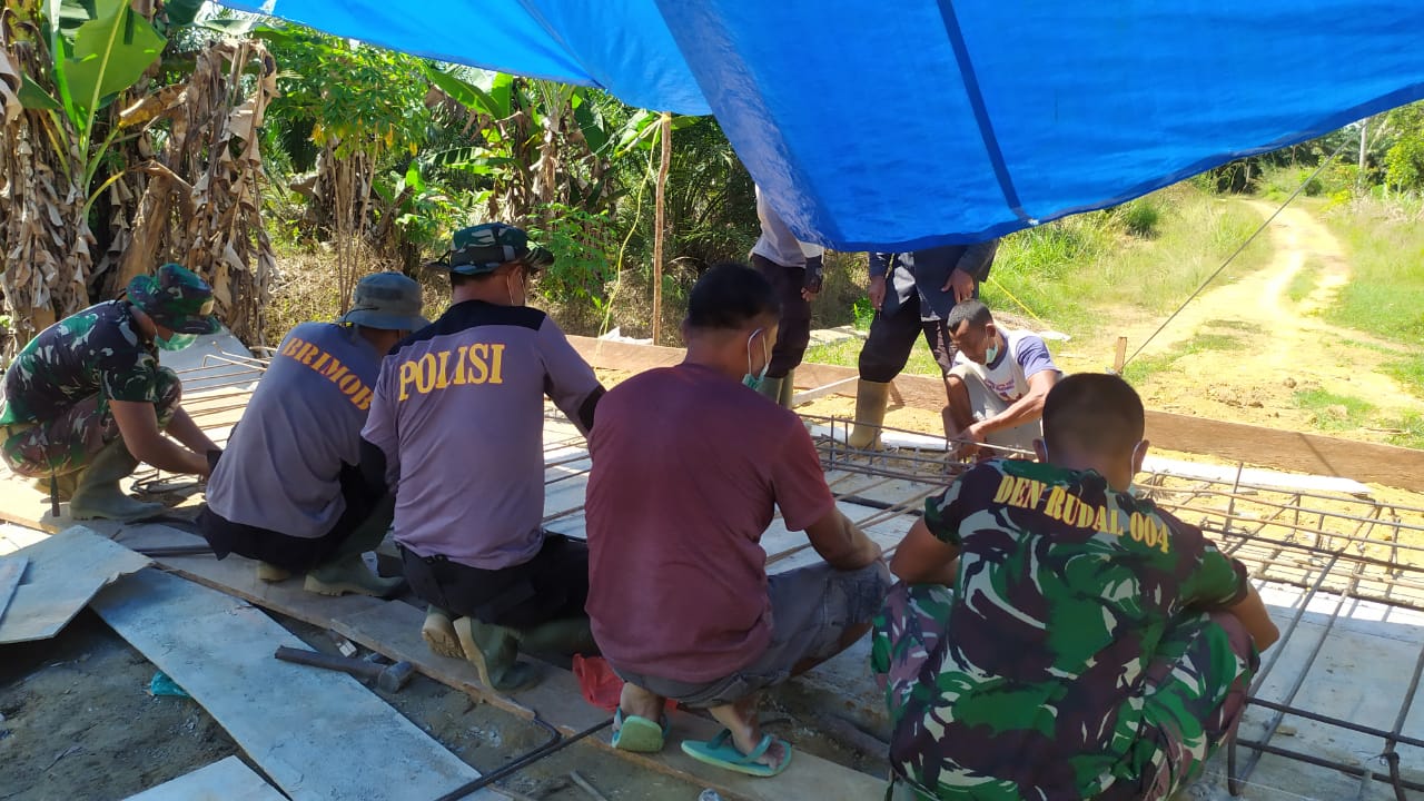 Gesa Pembangunan Box Culvert, TNI-Polri Kerja Berdampingan