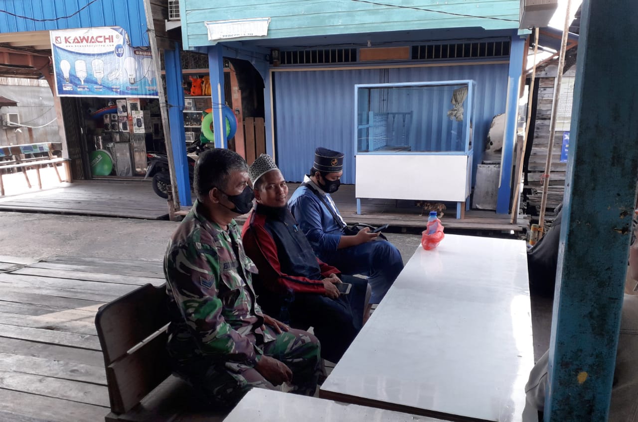 Sertu Eri Hamdani Terus Beri Edukasi dan Himbau Warga untuk Patuhi Protokol Kesehatan