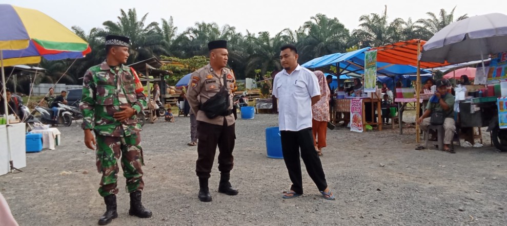 Pemantauan Pasar Wadai oleh Babinsa Keritang Hulu