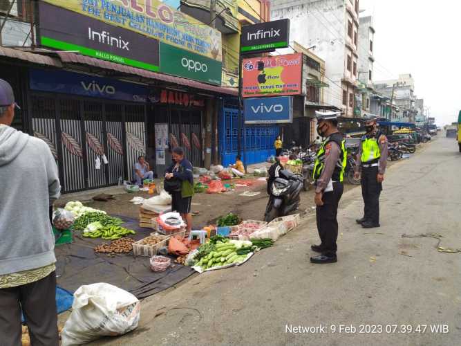 Meski Susah Ditertibkan, Kepolisian Tetap Lakukan Patroli Pedagang di Bahu Jalan
