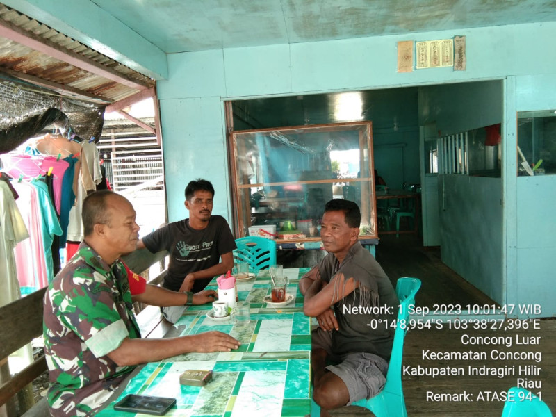 Saat Bepergian, Babinsa Koramil 04/Kuindra Ingatkan Warga Agar Berhati-hati