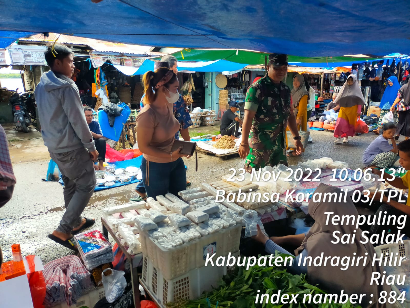 Sertu Mistar Babinsa 03/Tpl Laksanakan Pemantauan dan Patroli Diwilayah Pasar Sungai Salak