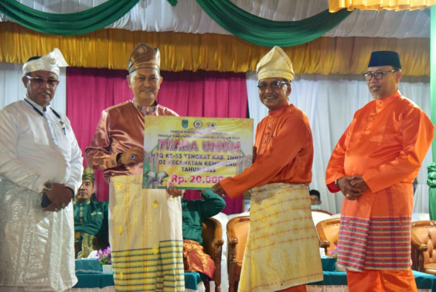 Wakil Bupati H.Syamsuddin Uti menutup MTQ Ke-53 Tingkat Kabupaten Inhil kecamatan Kemuning