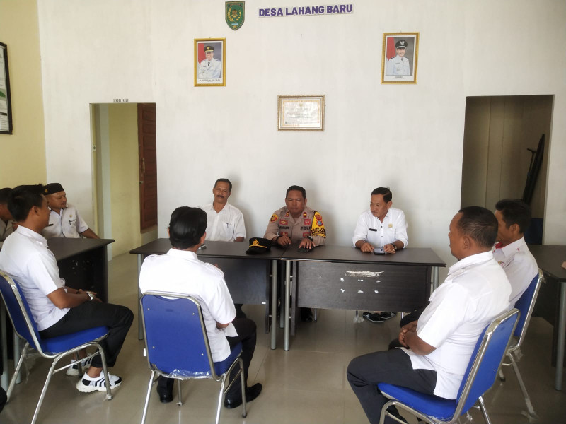 Tak Kenal Lelah, Polsek Gaung Terus Laksanakan Sosialisasi Bersama Kades dan Perangkat Desa Wujudkan Pilkada Damai