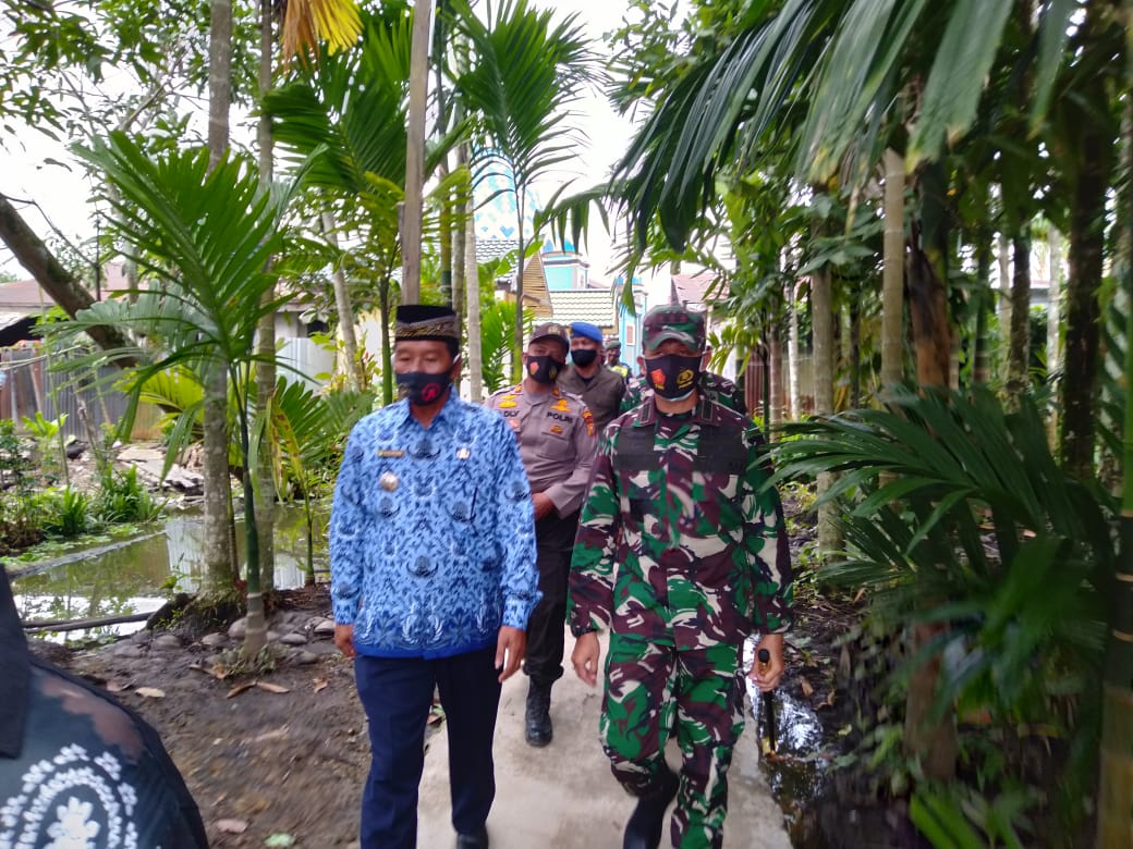 Di Tengah Kesibukannya, Dandim 0314/Inhil Berkesempatan Kunjungi Kecamatan Enok