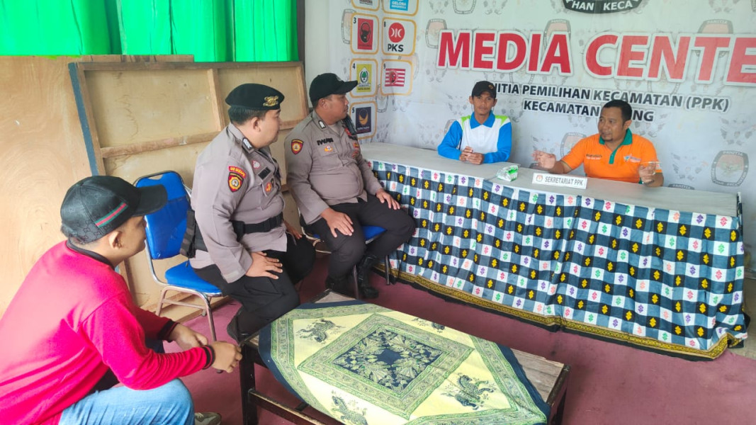 Personil Polsek Gaung Jalin Silaturahmi Dengan PPK Kecamatan