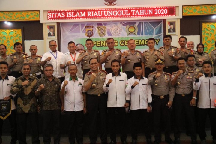 Kapolda Riau Buka Turnamen Futsal di UIR