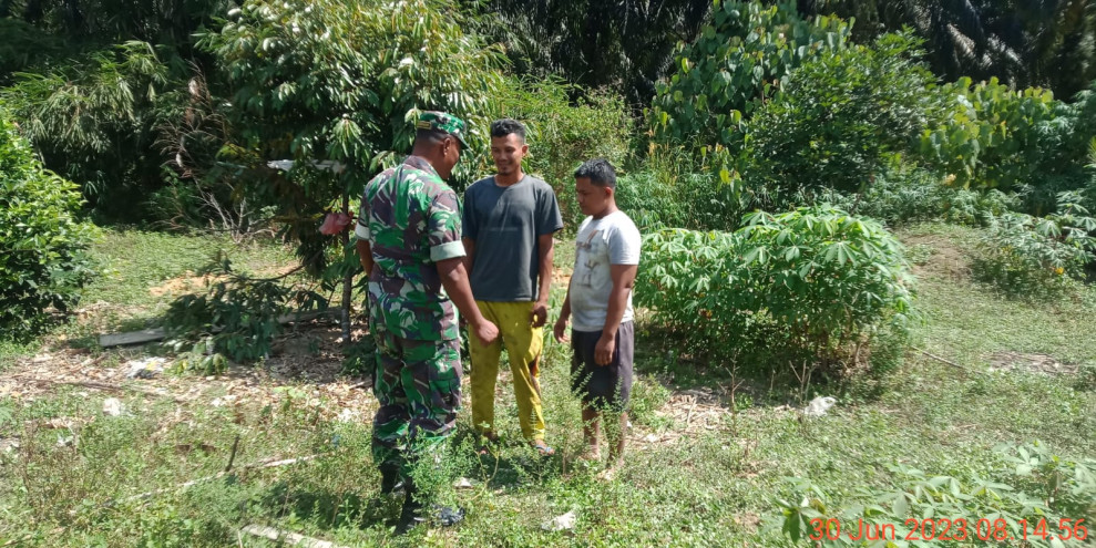 Kepedulian Terhadap Masyarakat, Babinsa Koramil 09/Kemuning Terus Lakukan Patroli Karlahut