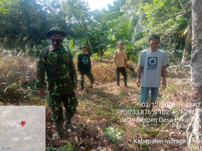 Cuaca Panas Rawan Karhutla, Babinsa Koramil 03/Tpl Gencarkan Patroli dan Sosialisasi