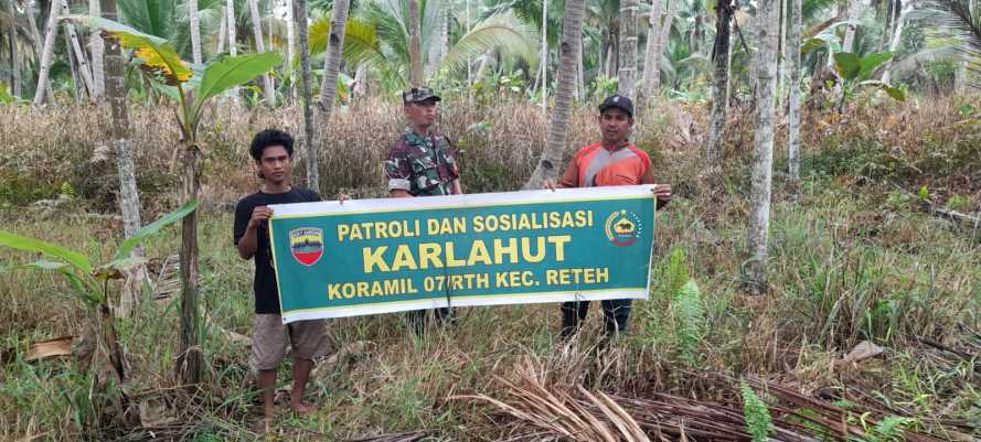 Babinsa Koramil 07/Reteh Patroli Karhutla dan Sosialisasi di Wilayah