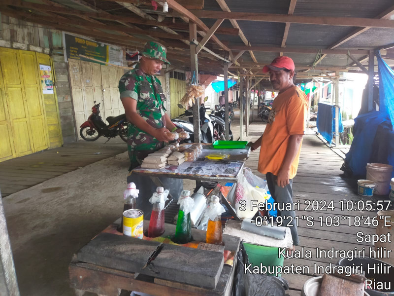 Tumbuhkan Kesadaran Masyarakat Terhadap Kebersihan Bersama Koramil 04/Kuindra