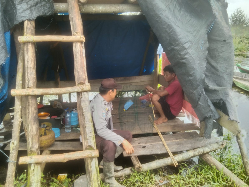 Bhabinkamtibmas Desa Simpang Gaung, Aipda Safrizal Zufri Rutin Laksanakan Giat Sambang Warga Binaan dan Sampaikan Himbauan Kamtibmas