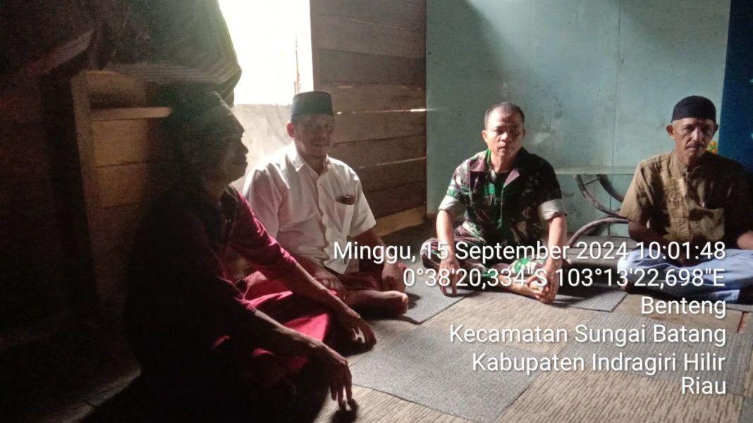 Babinsa Sertu M. Hasan Turun Ke Lapangan Untuk Jalin Hubungan yang Harmonis Dengan Masyarakat Setempat