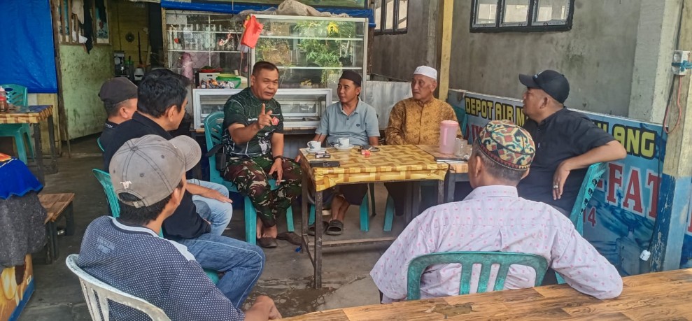 MESKI HARI LIBUR, DANRAMIL 03/TEMPULING GELAR KOMSOS BERSAMA WARGA