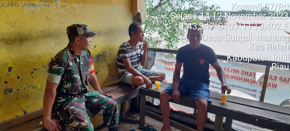 Himbauan Kepada Masyarakat Terkait Bahaya Narkoba dan Menjaga Kebersihan Lingkungan Oleh Babinsa Koramil 07/Reteh