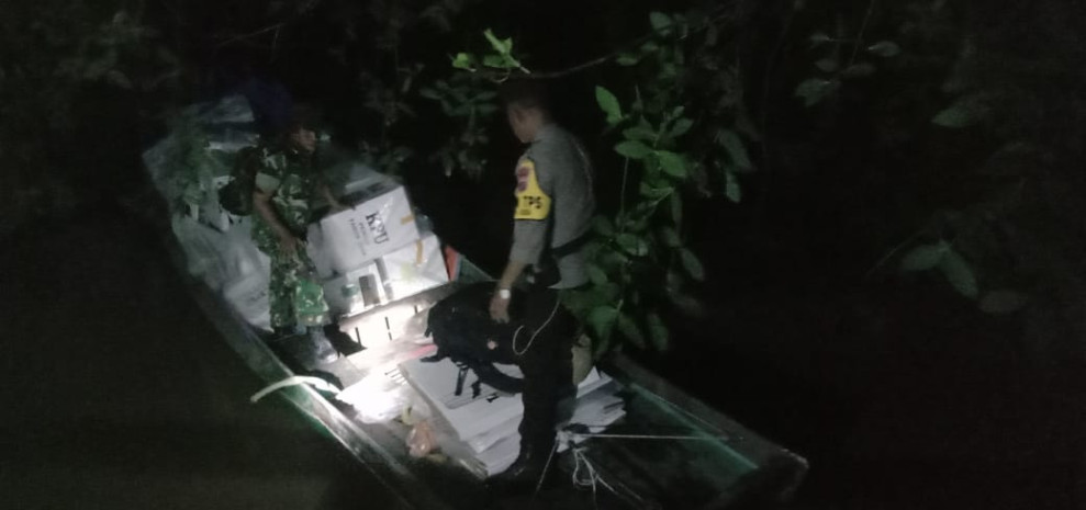 Anggota Koramil 04/Kdr Dampingi Pengamanan Pengembalian Kotak Suara Pemilu 2024