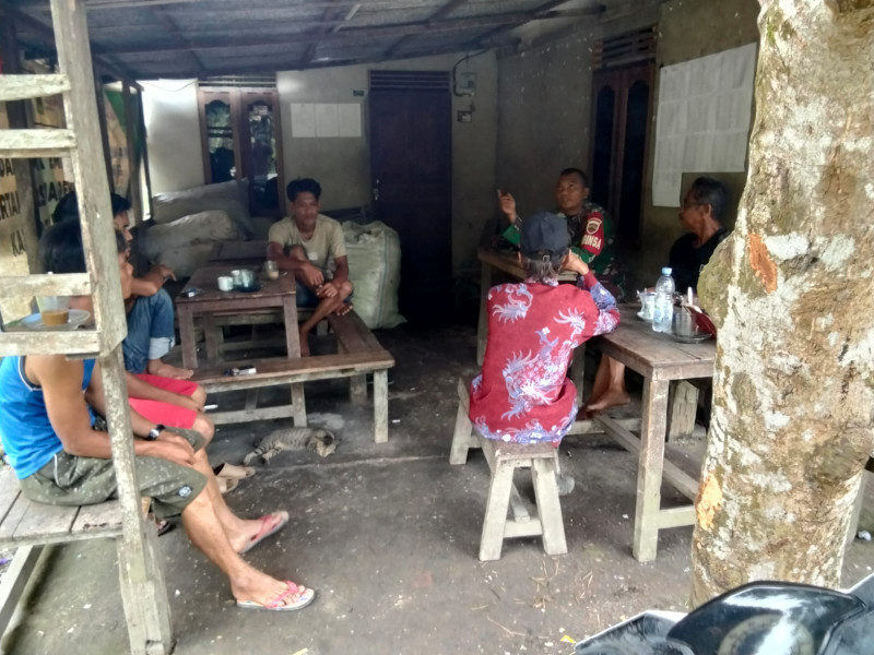 Babinsa Reteh: Jembatan Emas Silaturahmi dengan Masyarakat