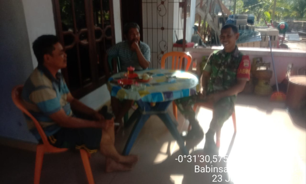 Jalin Hubungan Baik Antar Sesama Melalui Komsos Koramil 07/Reteh