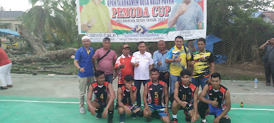 Ketua DPRD Inhil Ferryandi Tutup Secara Resmi Turnamen Bola Voli Pemuda CUP Reteh