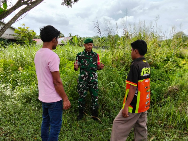 Babinsa Kopda Danu Laksanakan Patroli dan Sosialisasi untuk Mencegah Karhutla