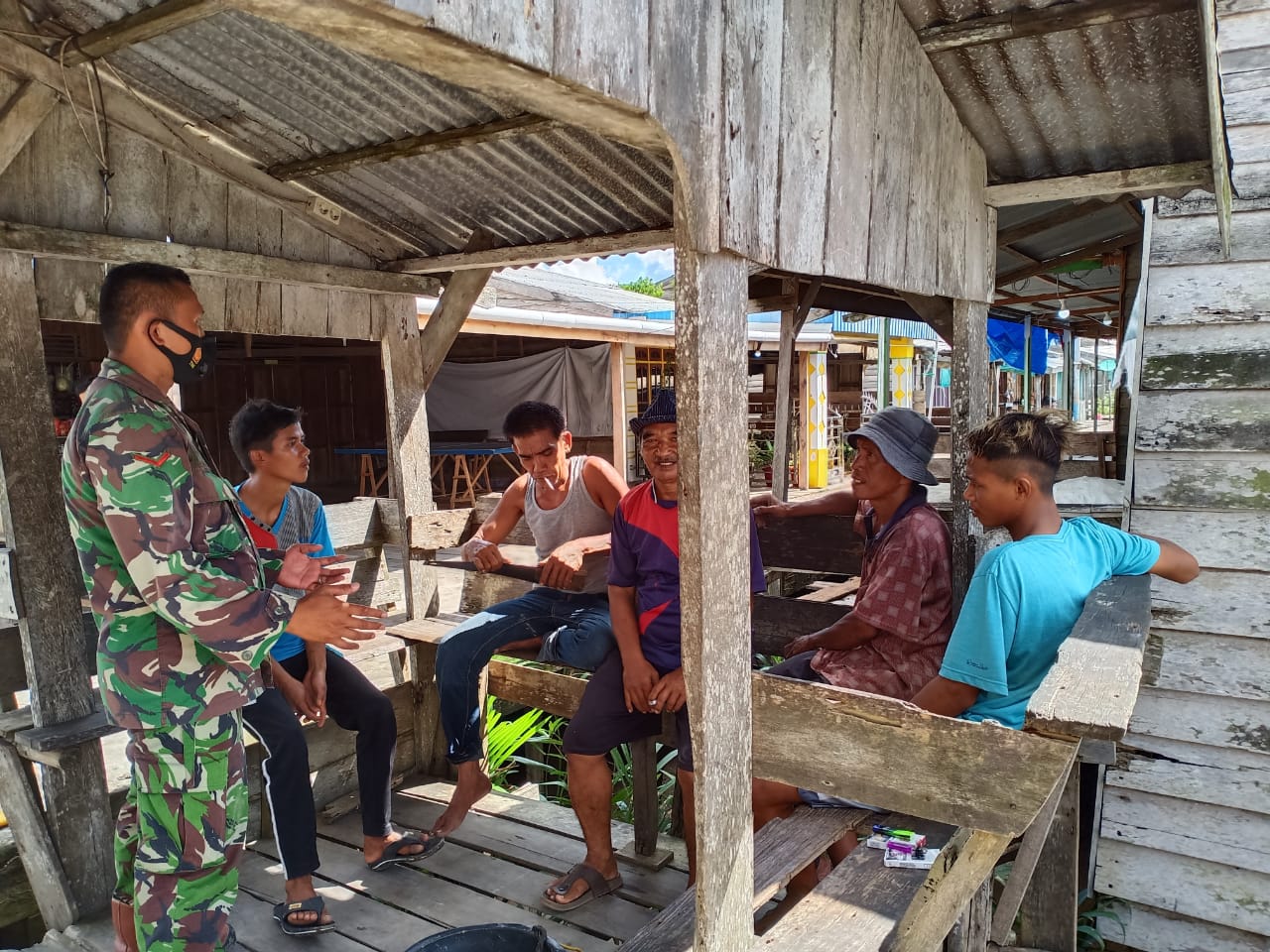 Babinsa 03/Tempuling Rutin Laksanakan Komsos Untuk Mengenal Kedekatan Bersama Warga