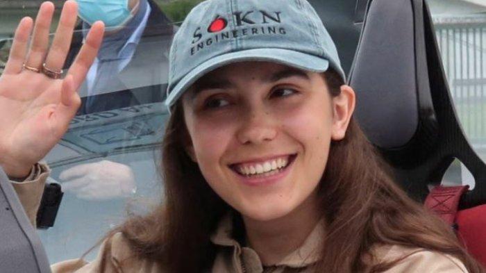 Kunjungi 52 Negara, Gadis Cantik Terbangkan Pesawat Keliling Dunia