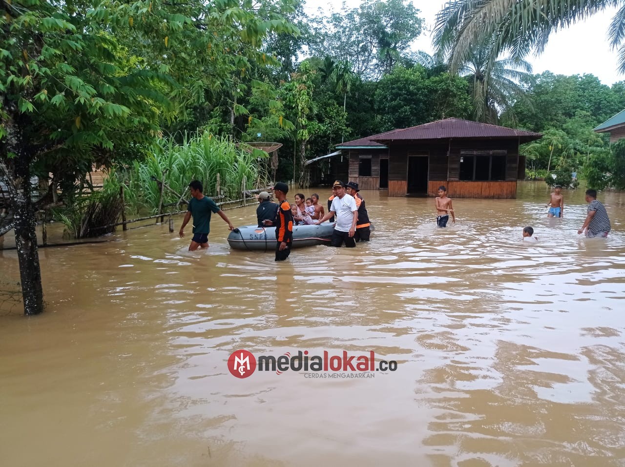 140 KK Terendam, Ketua DPRD Inhil Pinta Dinsos dan Dinkes Cepat Bantu Korban Banjir di Kemuning