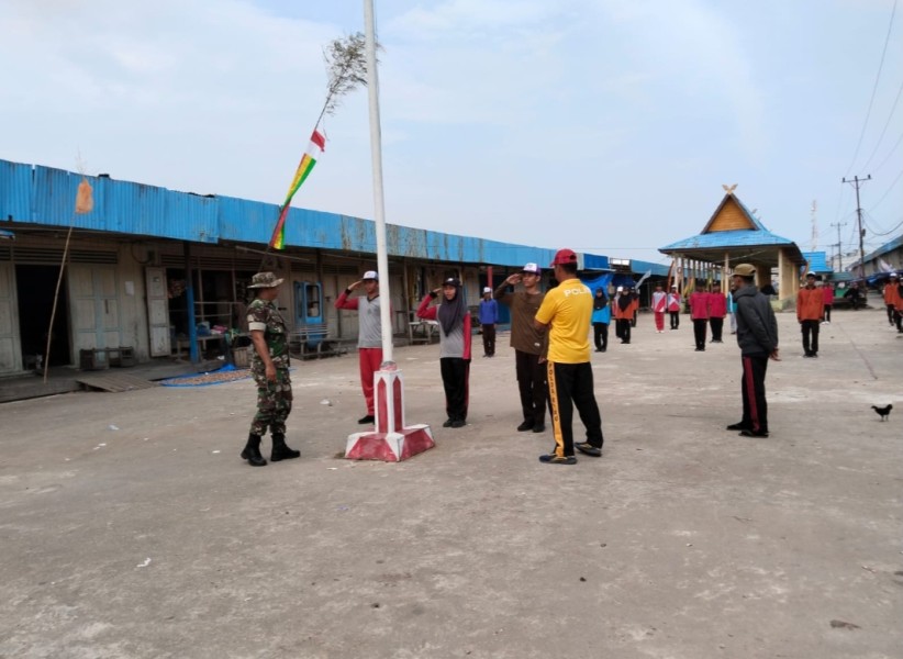 Babinsa Koramil 05/Gas Bantu Latih Paskibra untuk Peringatan HUT ke-80 Kemerdekaan RI