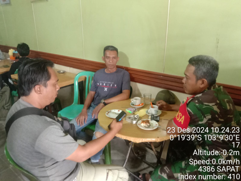 Babinsa Sertu Surachman Gelar Komsos di Desa Prigi Raja