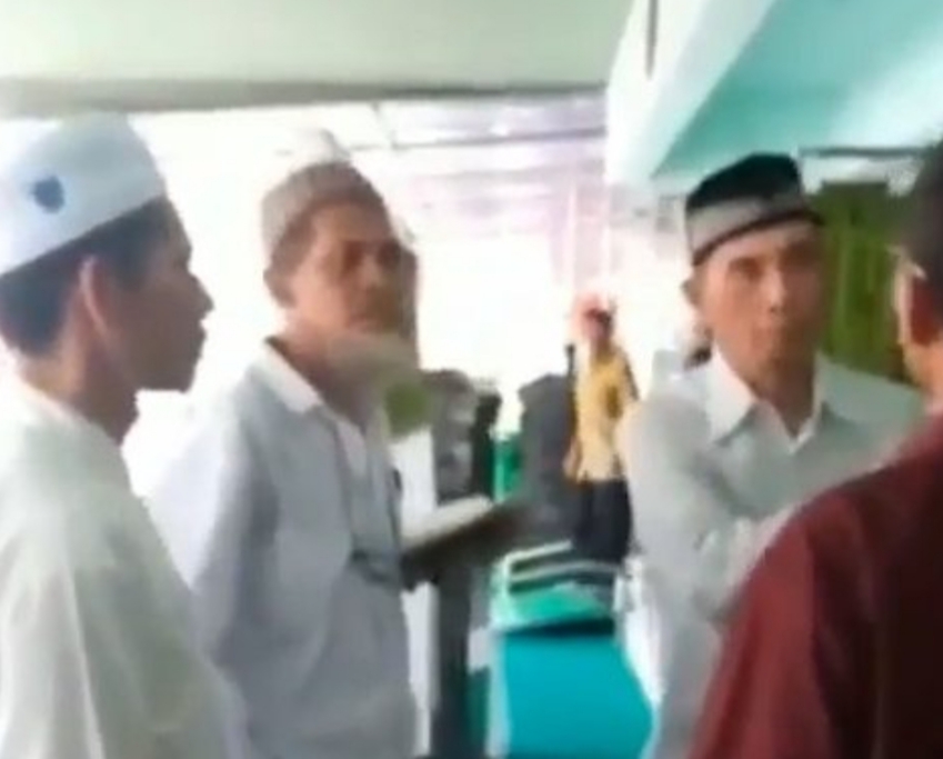 Viral..! Seorang Kakek Marah karena Masjid Ditutup Akibat Corona