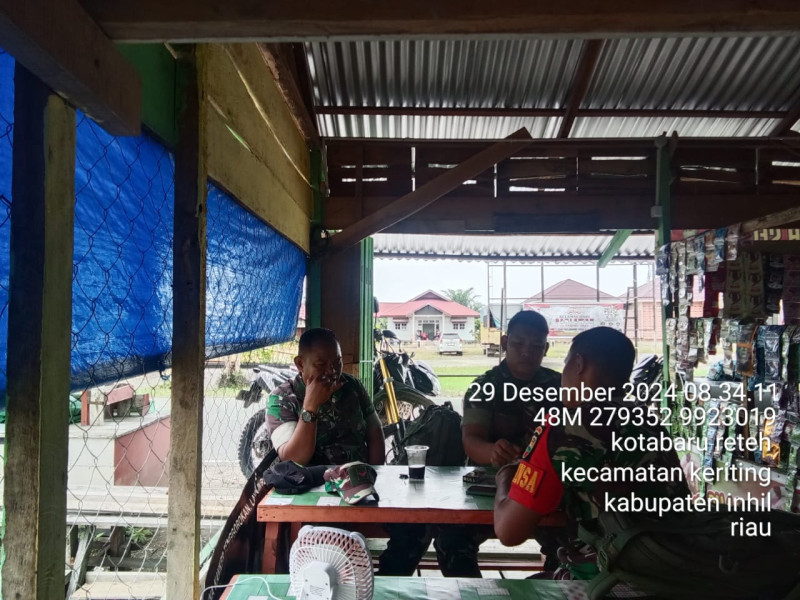 Bangun Hubungan Baik, Babinsa Koramil 09/Kemuning Rutin Laksanakan Komsos