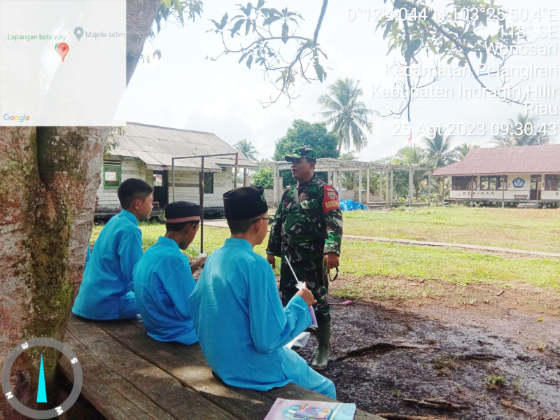 Pemahaman Terkait Butir-Butir Pancasila Terus di Berikan Kepada Pelajar Oleh Babinsa Koramil 10/Pelangiran