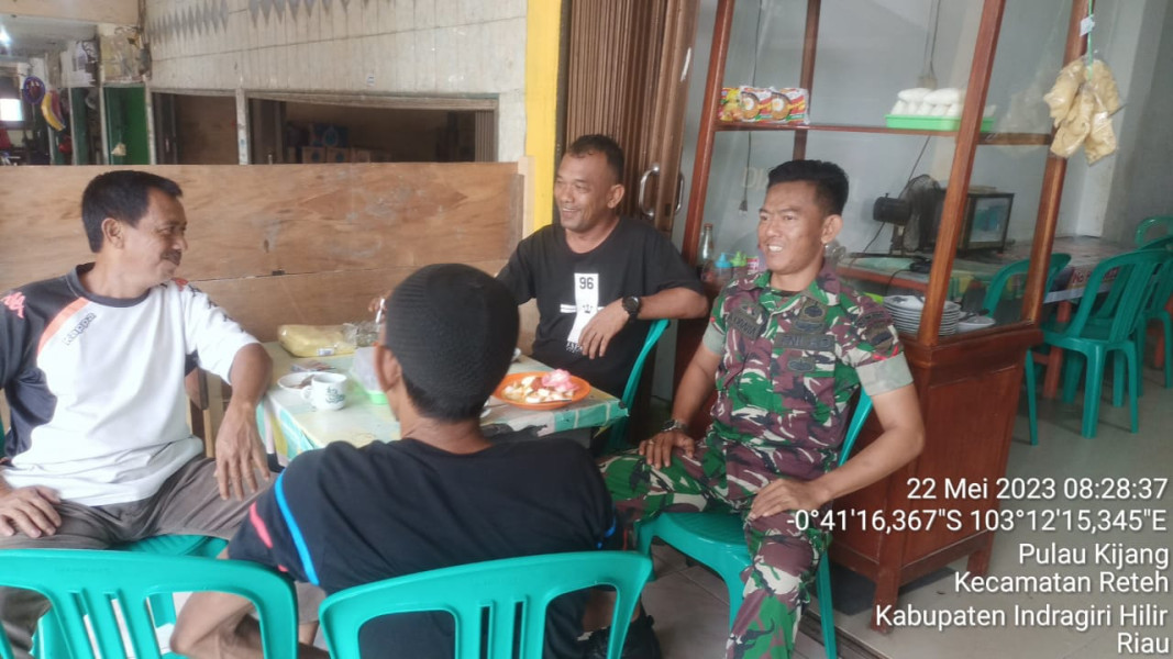 Kopda Bobi Ariyanto Jaga Keamanan Desa Bersama Warga Di Binaan