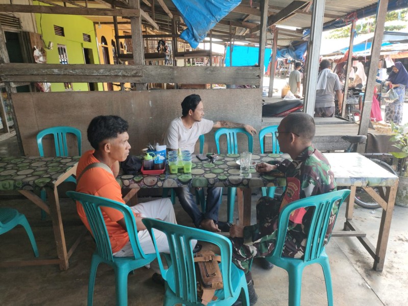 Peduli Generasi Muda, Babinsa Koramil 03/Tpl Lakukan Komsos di Kampung Pancasila