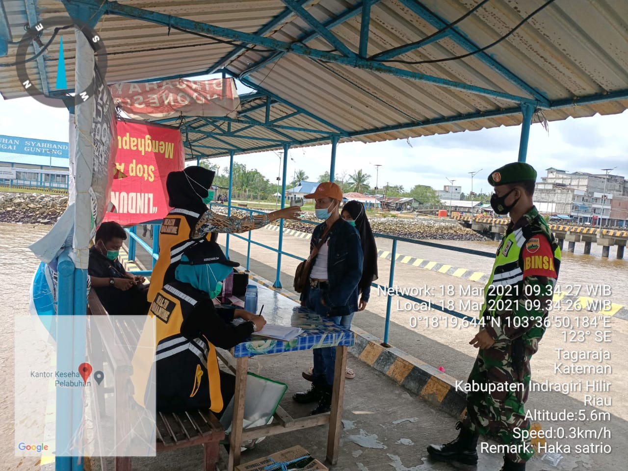 Babinsa Serda Haka Lakukan Penegakkan Disiplin di Pelabuhan Guntung